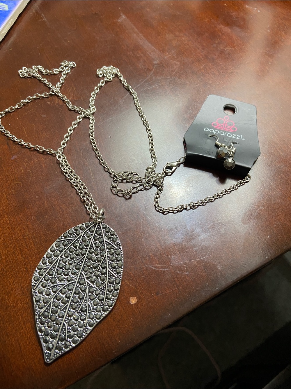 paparazzi Silver Textured Leaf Pendant Necklace